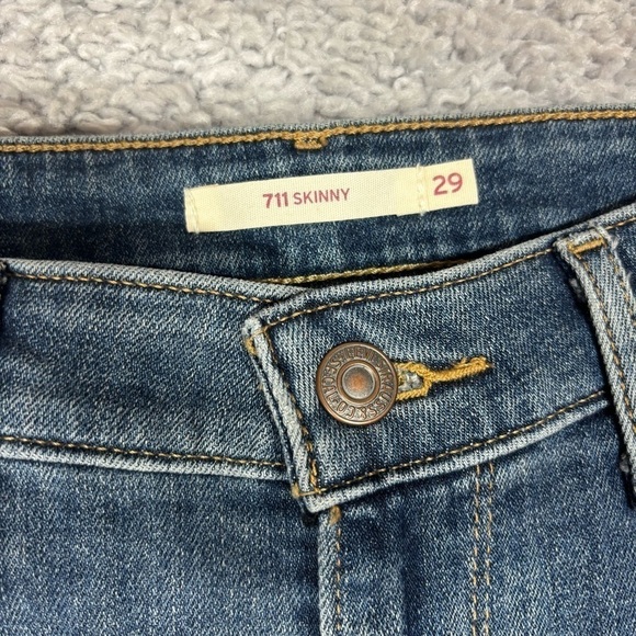 Levi's Jeans Womens 29 Skinny Regular Wash Raw Hem Stretch Denim Casual Party - Picture 2 of 5